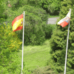 Enseñé a bailar sevillanas a los compañeros de mi empresa y en señal de confraternización colgaron la bandera española de la puerta durante un mes. Así lucía