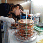 Montando el detector que los expertos utilizan para la medida del azufre-33